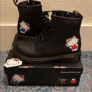 Dr Martens 46 Hello Kitty Big Kid 
